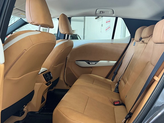 Lexus RZ350e 24 of 28