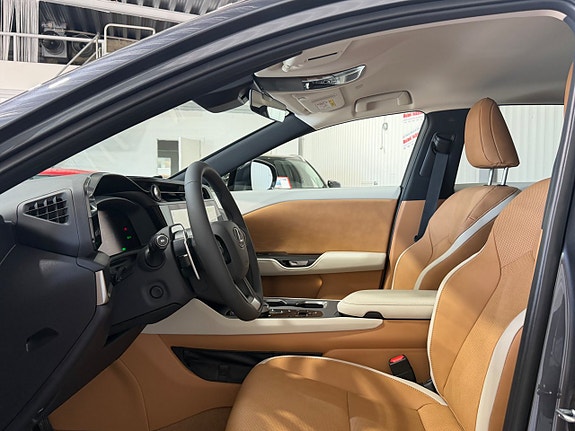 Lexus RZ350e 15 of 28