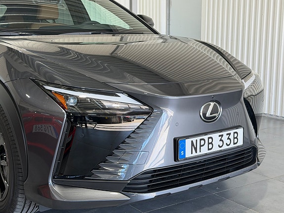 Lexus RZ350e 11 of 28