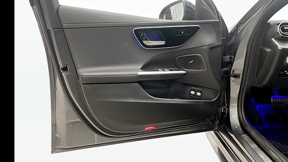 Mercedes-Benz C300 e 10 of 16