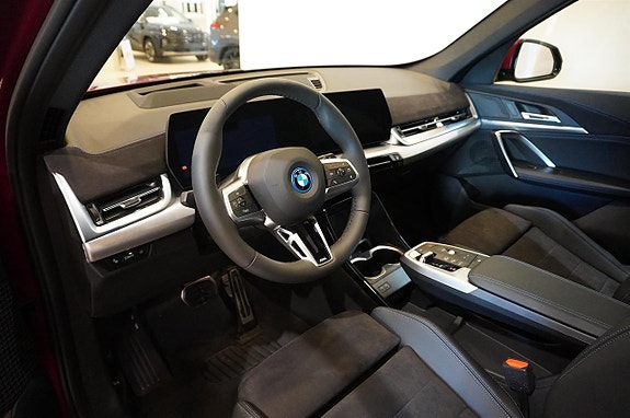 BMW iX1 2 of 12