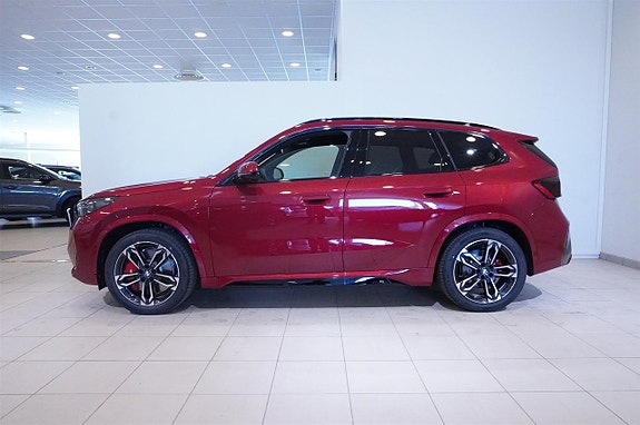 BMW iX1 3 of 12