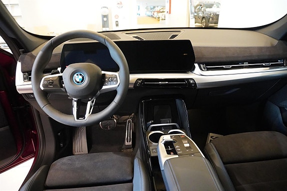 BMW iX1 10 of 12