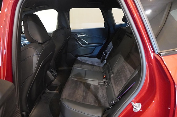 BMW iX1 9 of 12