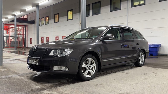 Skoda Superb 2 of 5