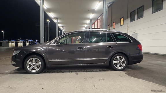 Skoda Superb 3 of 5