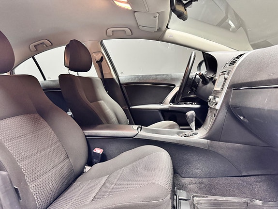 Toyota Avensis 10 of 12