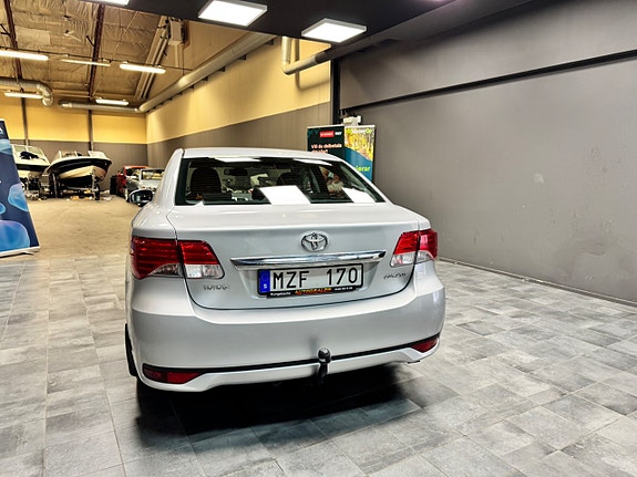 Toyota Avensis 4 of 5