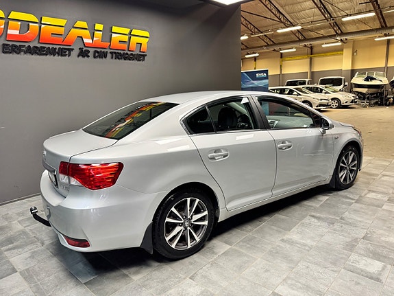 Toyota Avensis 3 of 5