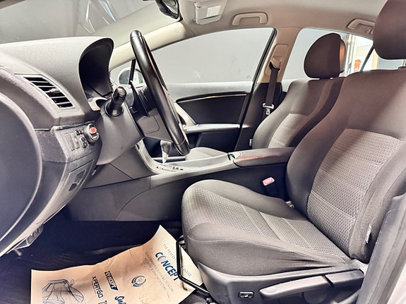 Toyota Avensis 8 of 12