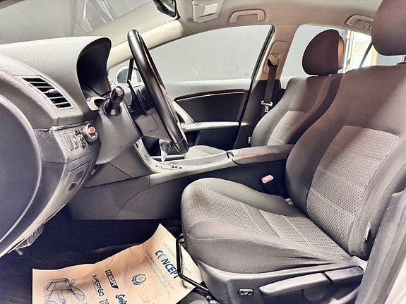 Toyota Avensis 9 of 12