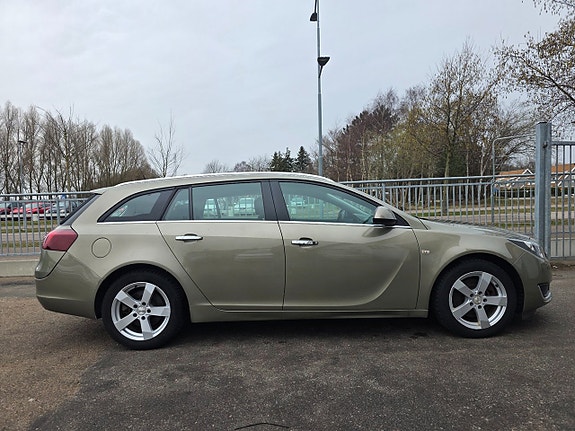 Opel Insignia 2 of 5