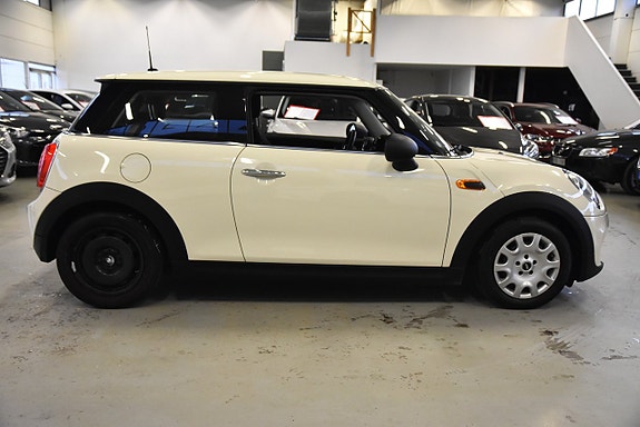 MINI One 3 of 5