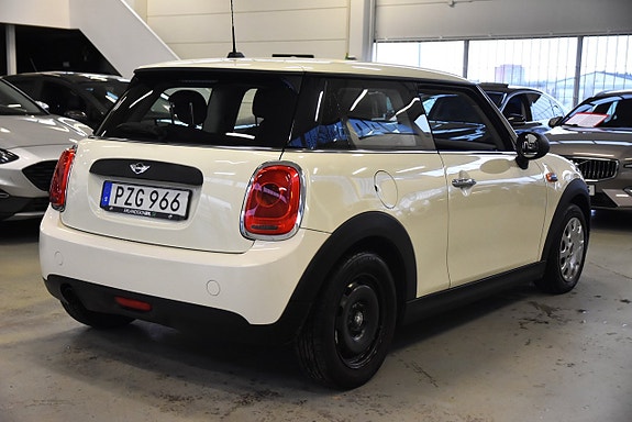 MINI One 4 of 5