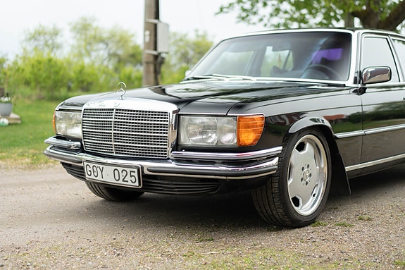 Mercedes-Benz 280 S 2 of 13