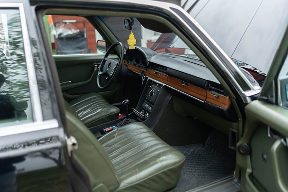 Mercedes-Benz 280 S 7 of 13
