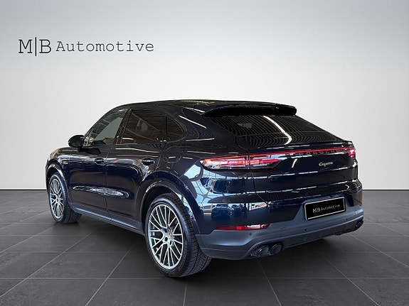 Porsche Cayenne 4 of 5