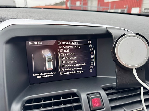 Volvo XC60 6 of 24