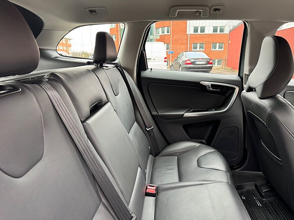 Volvo XC60 16 of 24