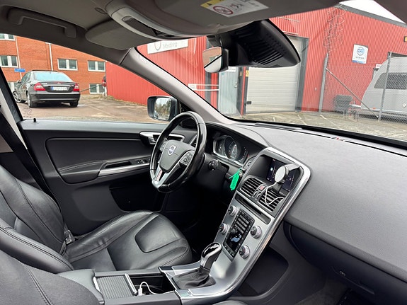 Volvo XC60 18 of 24