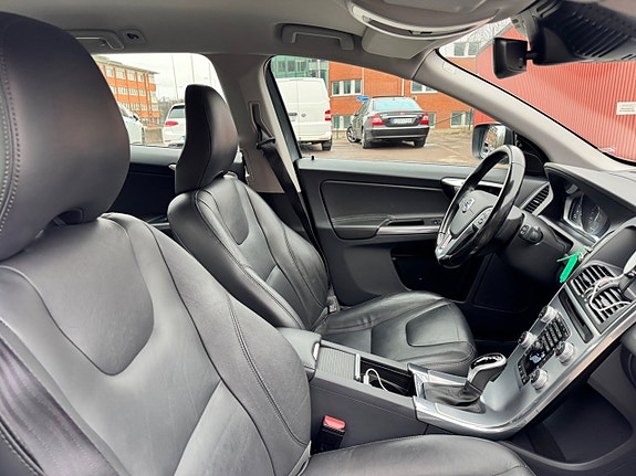 Volvo XC60 19 of 24