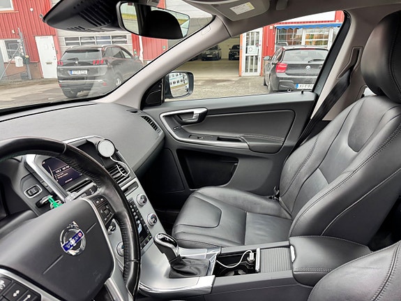 Volvo XC60 11 of 24