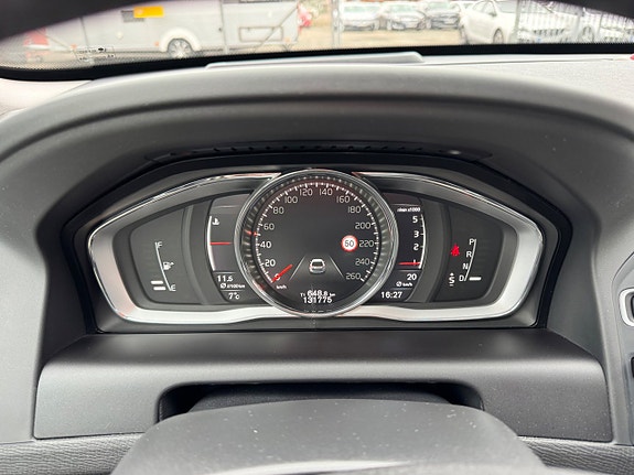 Volvo XC60 8 of 24