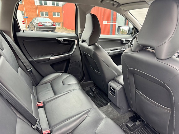 Volvo XC60 17 of 24
