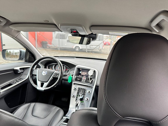 Volvo XC60 15 of 24