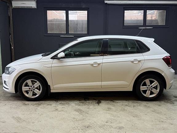 Volkswagen Polo 2 of 5