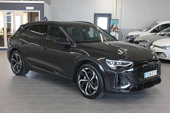 Audi Q8 2 of 5