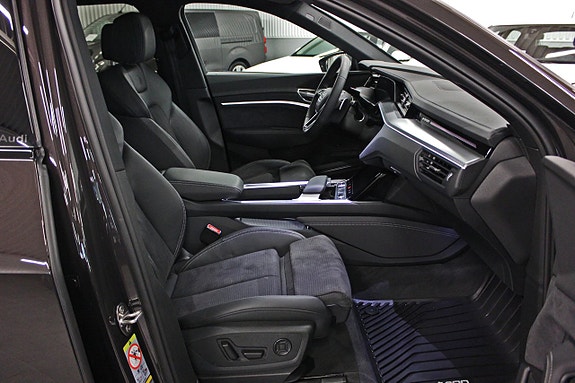 Audi Q8 8 of 25