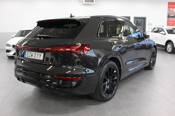 Audi Q8 4 of 5