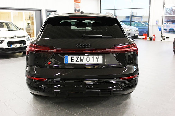 Audi Q8 10 of 25