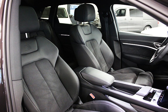 Audi Q8 20 of 25