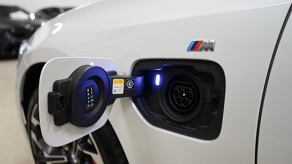 BMW 330e 5 of 5