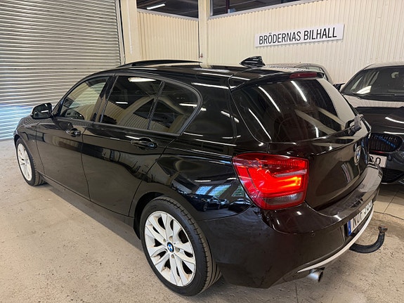 BMW 120d 2 of 5
