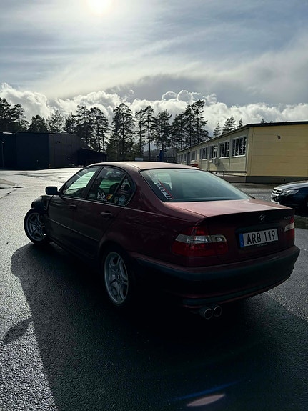 BMW 328i 3 of 5