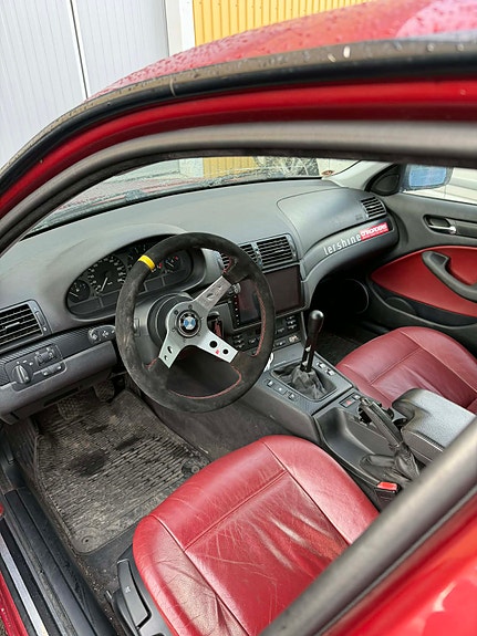 BMW 328i 4 of 5