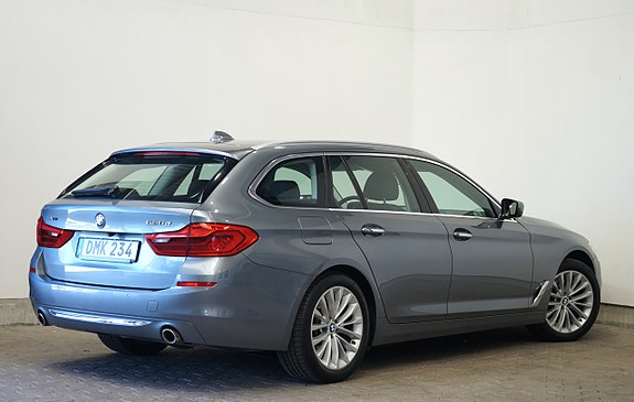 BMW 520d 4 of 5