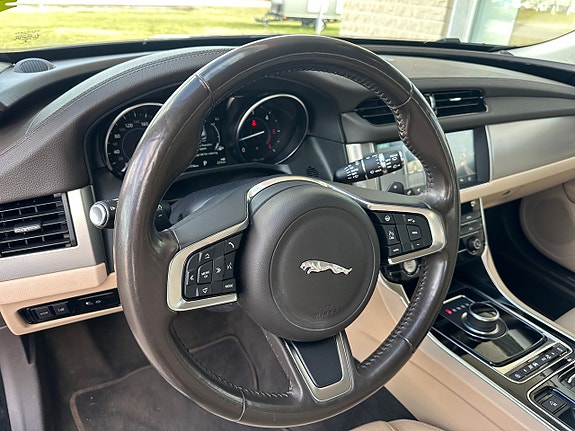 Jaguar XF 11 of 29