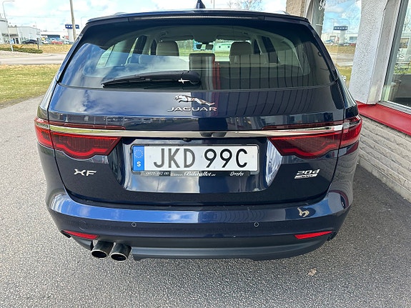 Jaguar XF 8 of 29