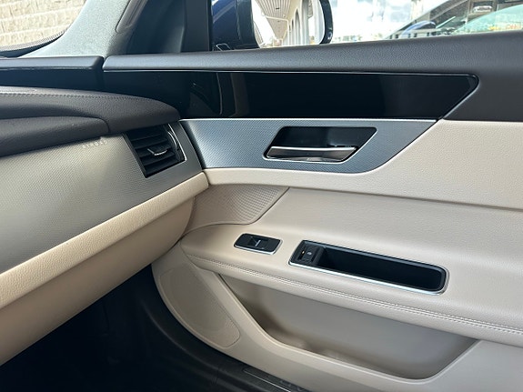 Jaguar XF 15 of 29