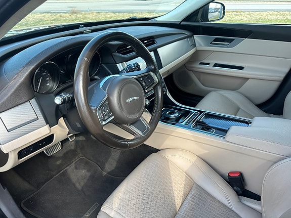 Jaguar XF 4 of 29
