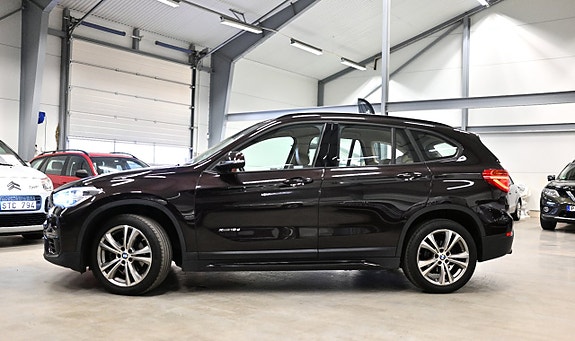 BMW X1 2 of 5