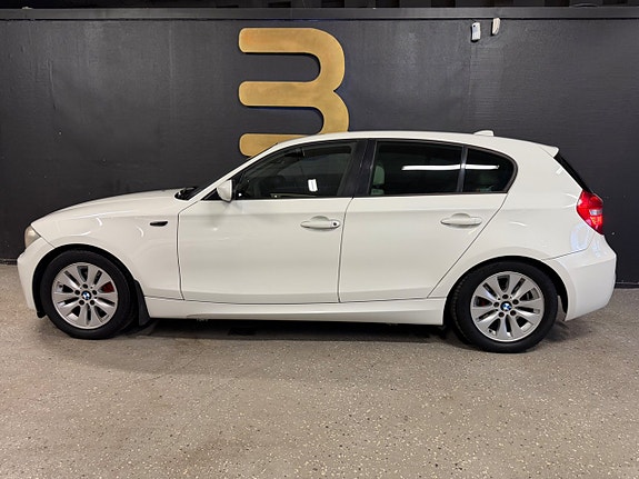 BMW 118d 2 of 5