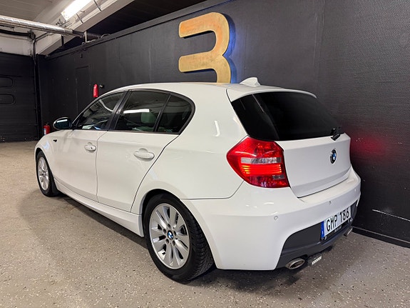 BMW 118d 3 of 5