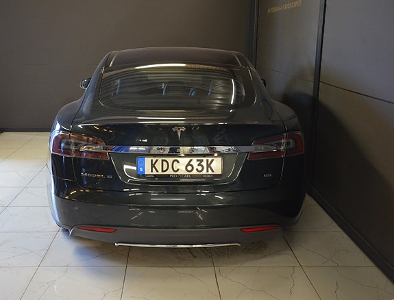 Tesla Model S 3 of 5