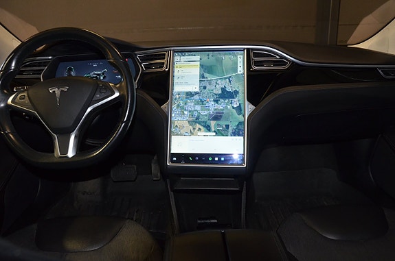 Tesla Model S 12 of 19