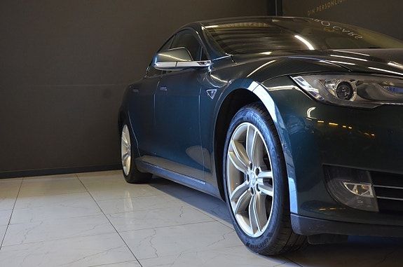 Tesla Model S 8 of 19